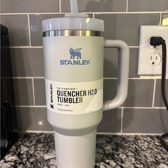 Stanley Quencher H2.0 Tumbler - Gray - Picture 2 of 4
